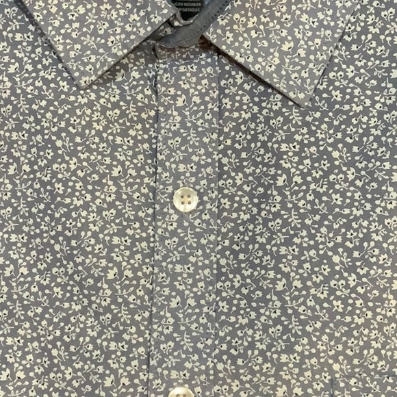 Van Heusen Men’s Large 16-16.5” light blue flower pattern short sleeve s… - Picture 3 of 4